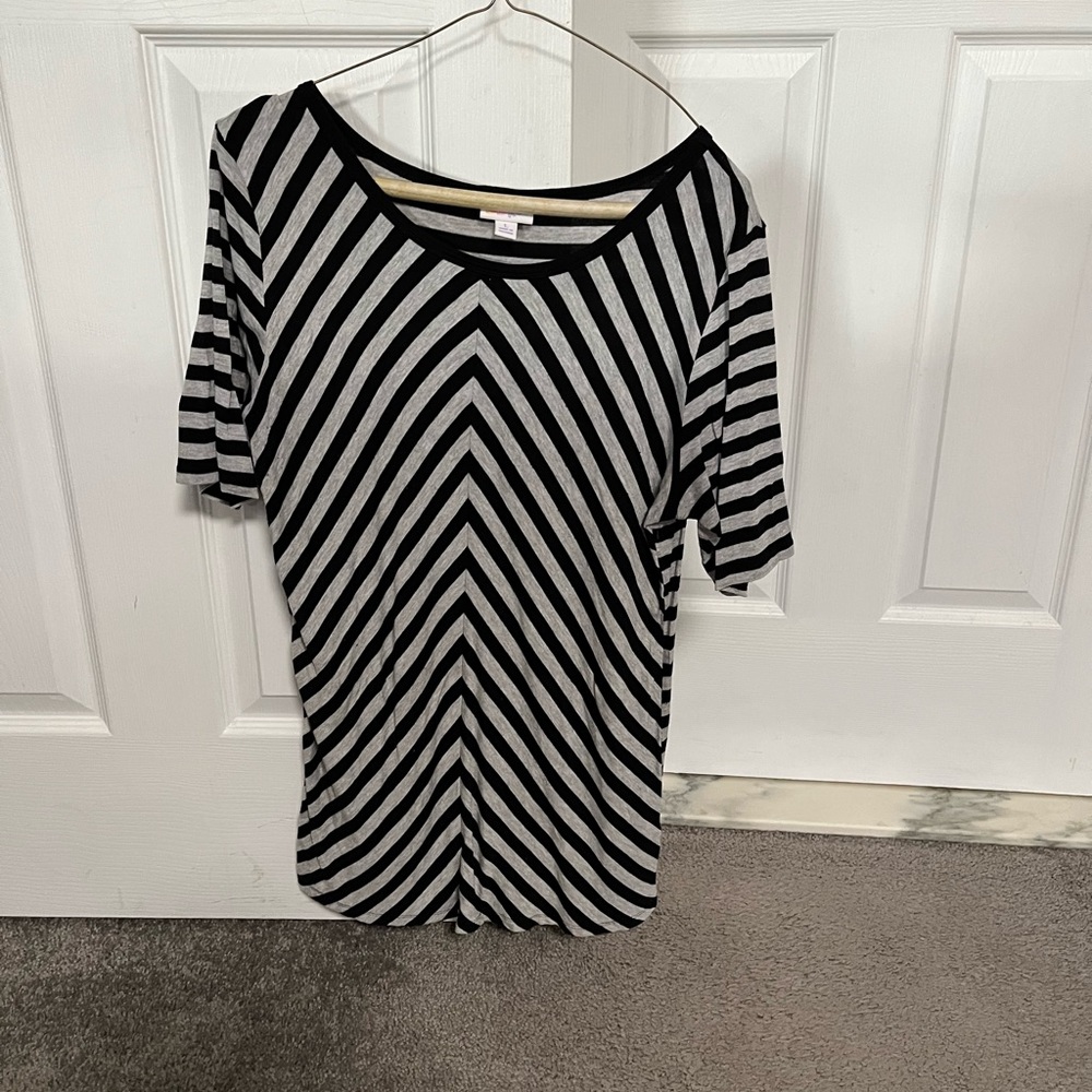 LuLaRoe GiGi shirt